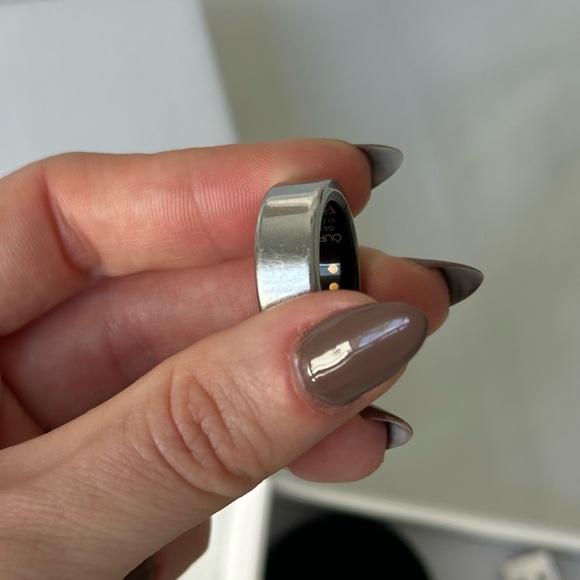 Oura Ring 3 Heritage, Silver - Picture 4 of 5